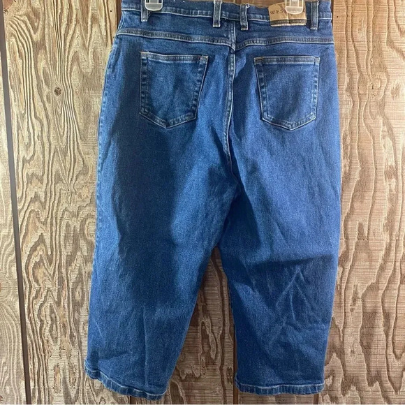 Vintage Westport Denim Capris - Picture 3 of 4